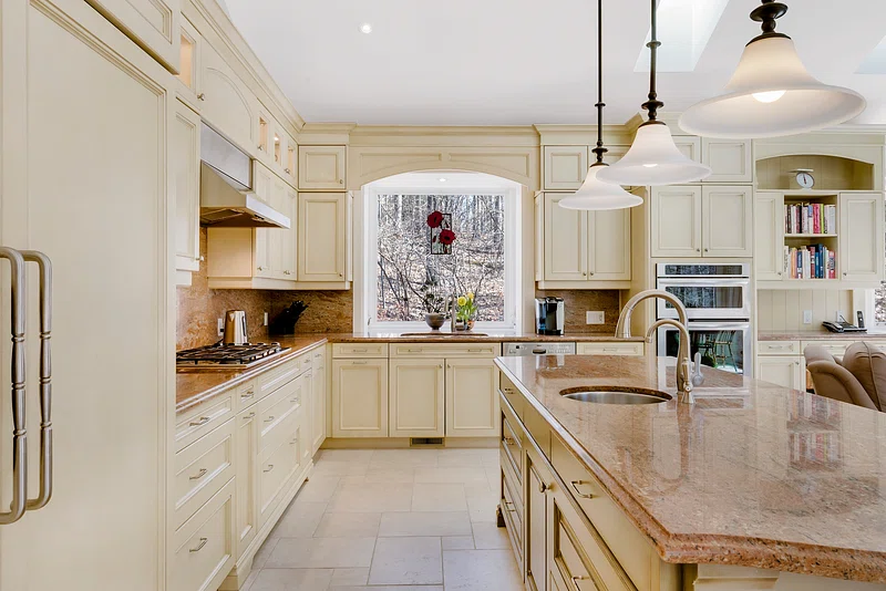 The Role of Custom Stone Counters in Luxury Residential Construction Trends